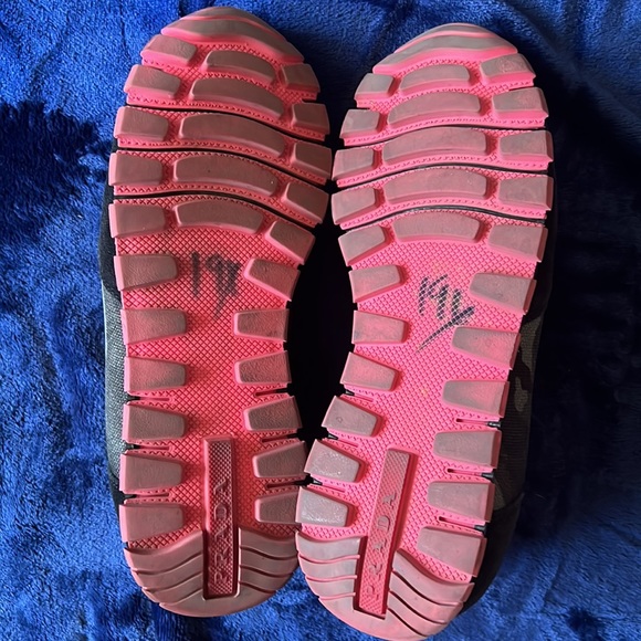 Prada camo and pink sneakers - Picture 4 of 7